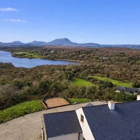 5 Bedroom House By Travel Lets Homes Donegal With Sweeping & Hill Views 別荘